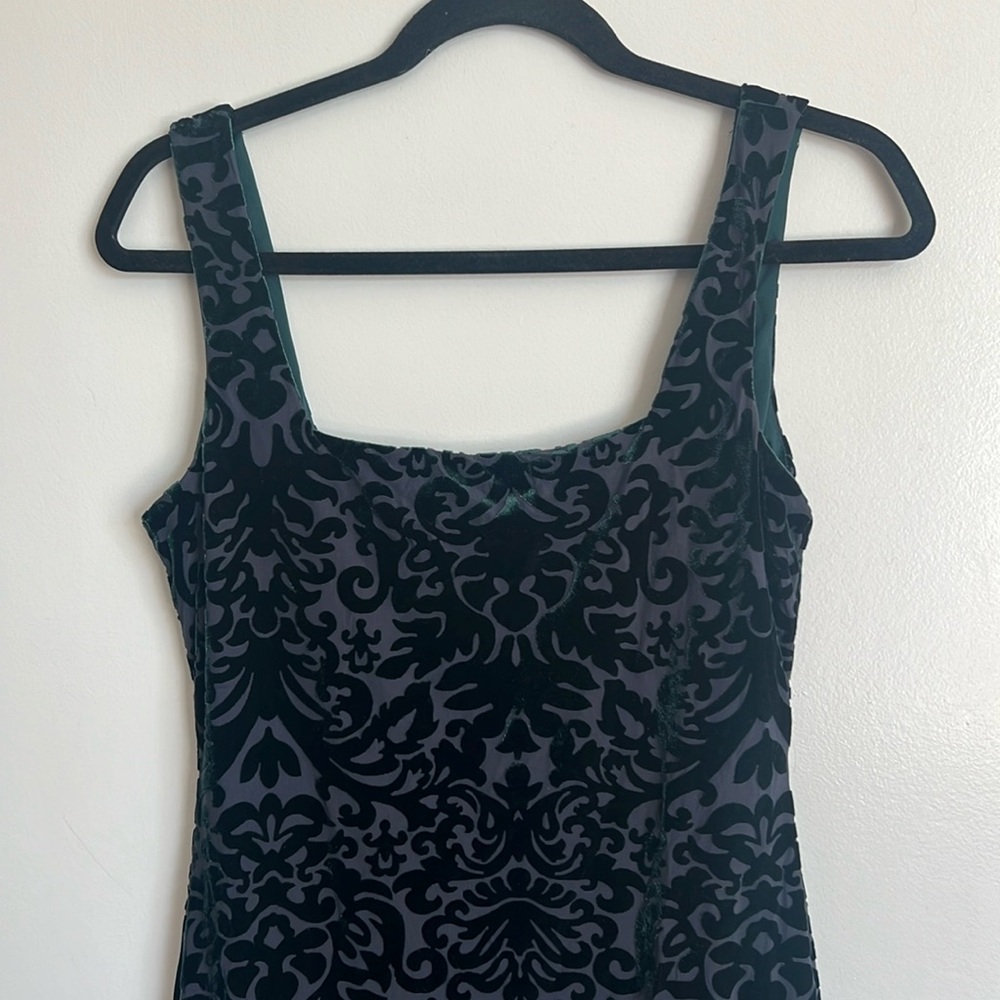Emerald green, velvet patterned body con dress